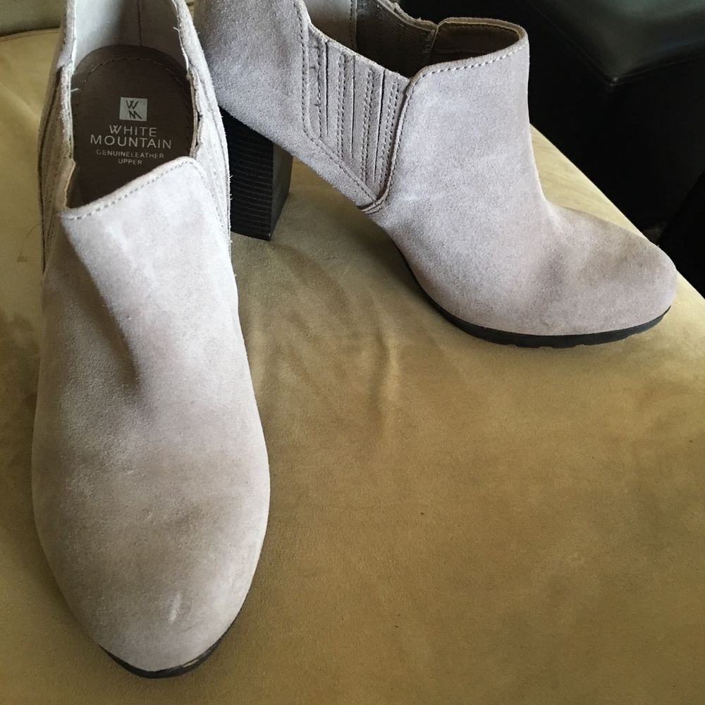 WHITE MOUNTAIN Ankle Boots